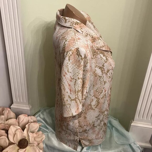 Alfred Dunner. Sz 14. Short Sleeve. Reptile Print. Button Up. Blouse. B90 - Picture 3 of 5